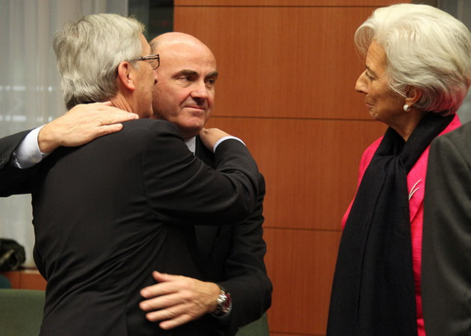 Tổng giám đốc IMF Christine Lagarde (phải) và Thủ tướng Luxembourg kiêm Chủ tịch Eurogroup Jean-Claude Juncker trong một cuộc họp bàn về Hi Lạp.